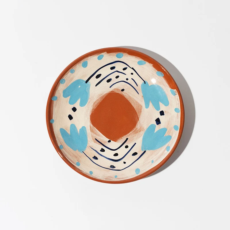 Assiette peinte en céramique