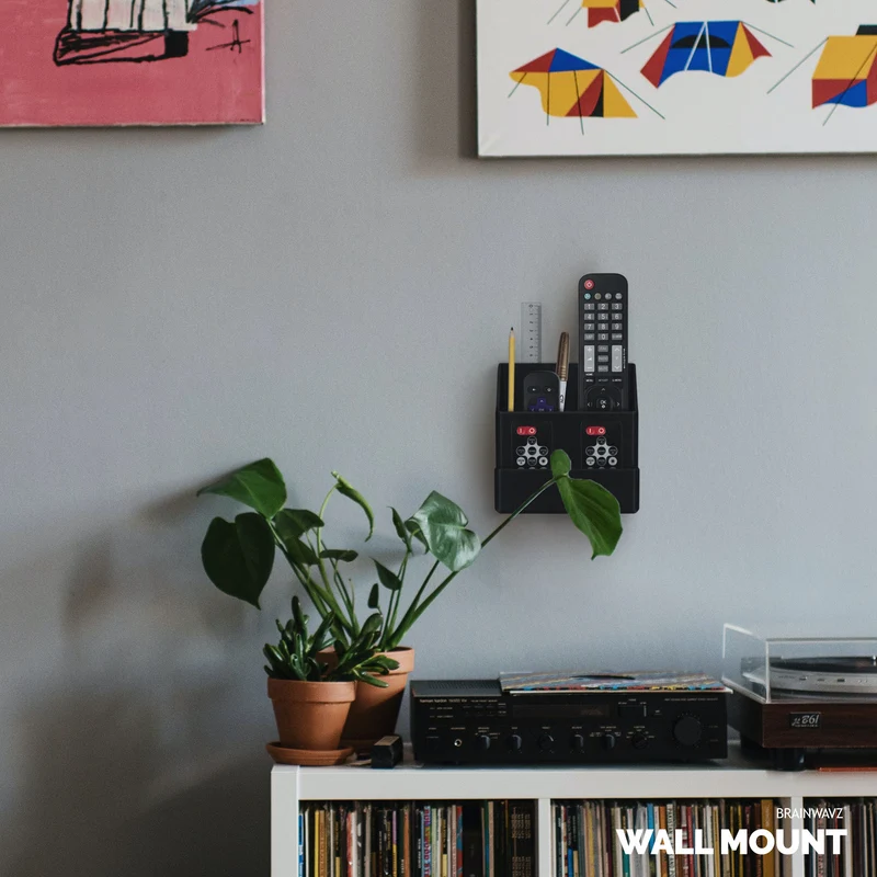 Support mural adhésif pour télécommande, facile à installer, peut contenir jusqu'à 4 télécommandes et rangement pour téléphones, stylos et plus encore