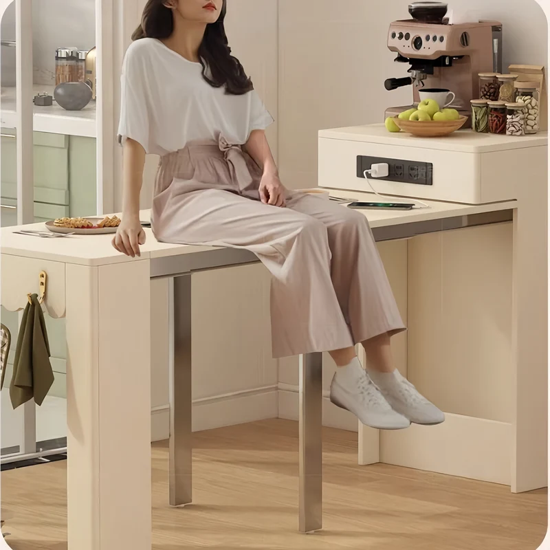 Mini table console extensible conçue pour gagner de l'espace pour les appartements et les pièces compactes