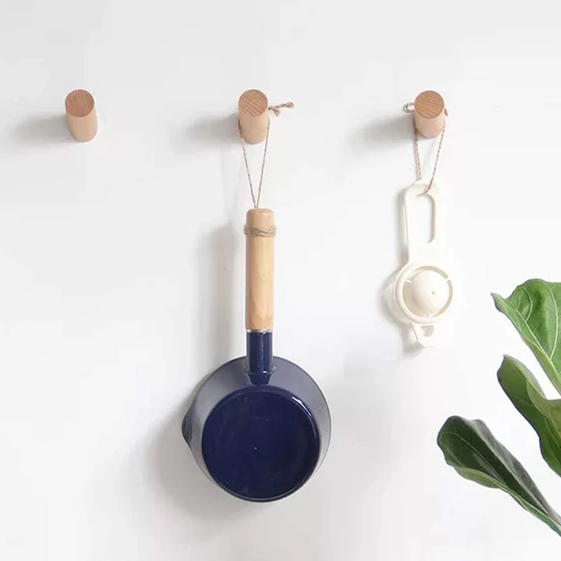 Crochets muraux en bois