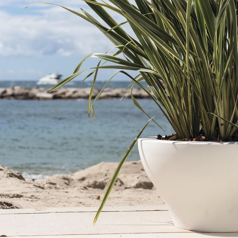 Outdoor Vase MING by Rodolfo Dordoni for Serralunga
