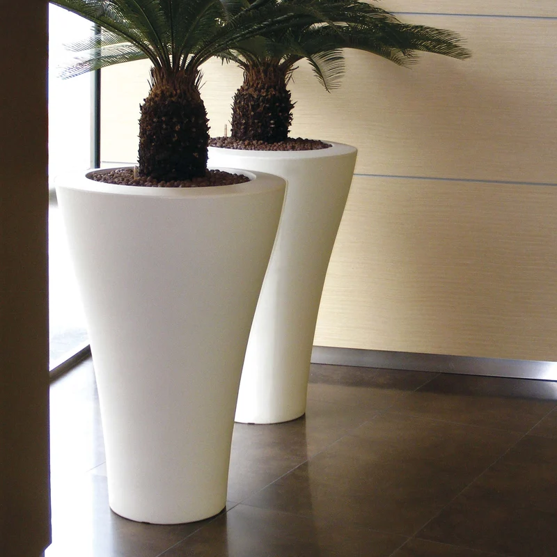 Outdoor Vase MING by Rodolfo Dordoni for Serralunga