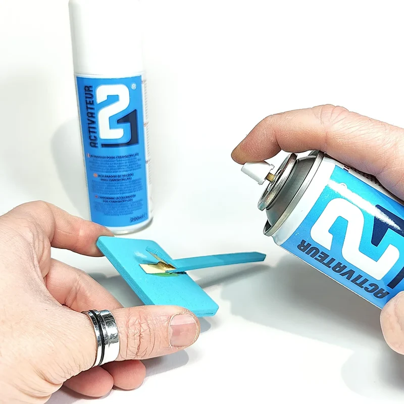 🧪 KIT ACTI BLACK Super Glue Colle21 – Colle Cyanoacrylate Noire + Activateur Spray 200ml – Colle Extra-Forte Multi-Usages Idéale pour le modélisme, le bricolage créatif et les réparations techniques exigeantes .🛠️