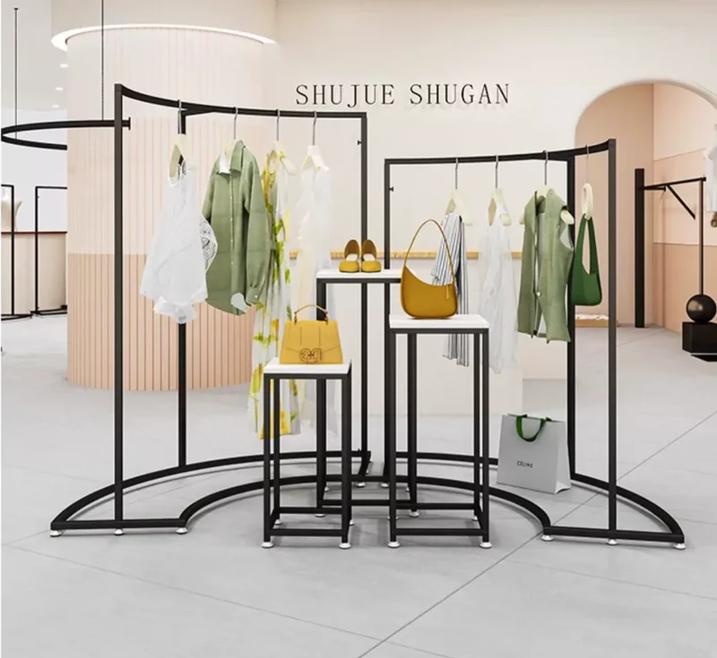 Portant d’exposition pour magasin – Métal doré – Étagères courbées
