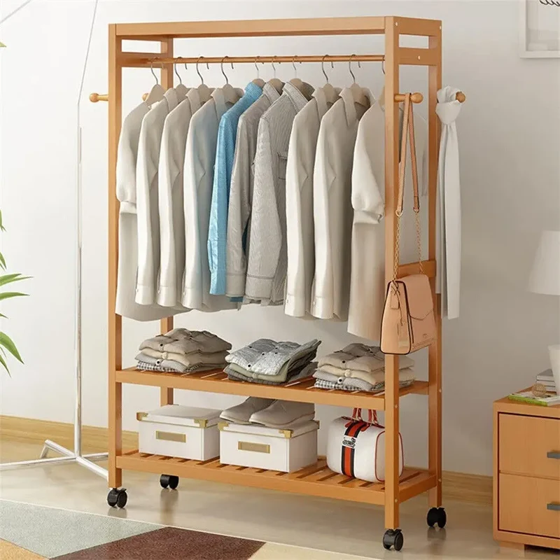 Portant à vêtements en bambou avec étagères et roulettes