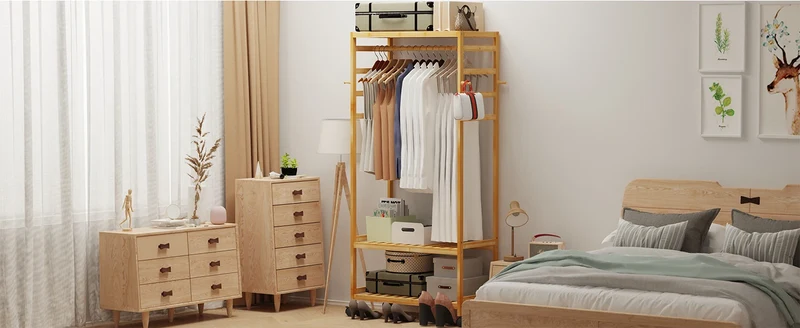Portant à vêtements en bambou avec étagères et roulettes
