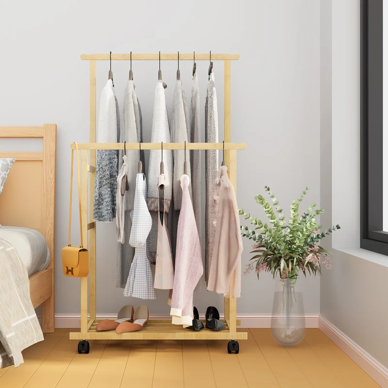 Portant à vêtements en bambou à double tringle avec étagères et roulettes