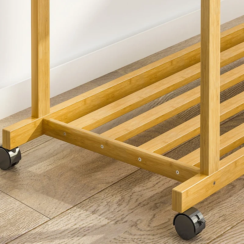 Portant à vêtements en bambou à double tringle avec étagères et roulettes