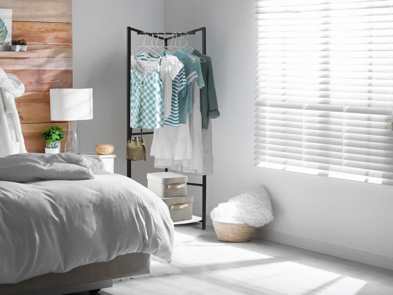 Portant d’Angle en Métal avec Étagère – Idéal pour Entrée, Chambre ou Salon