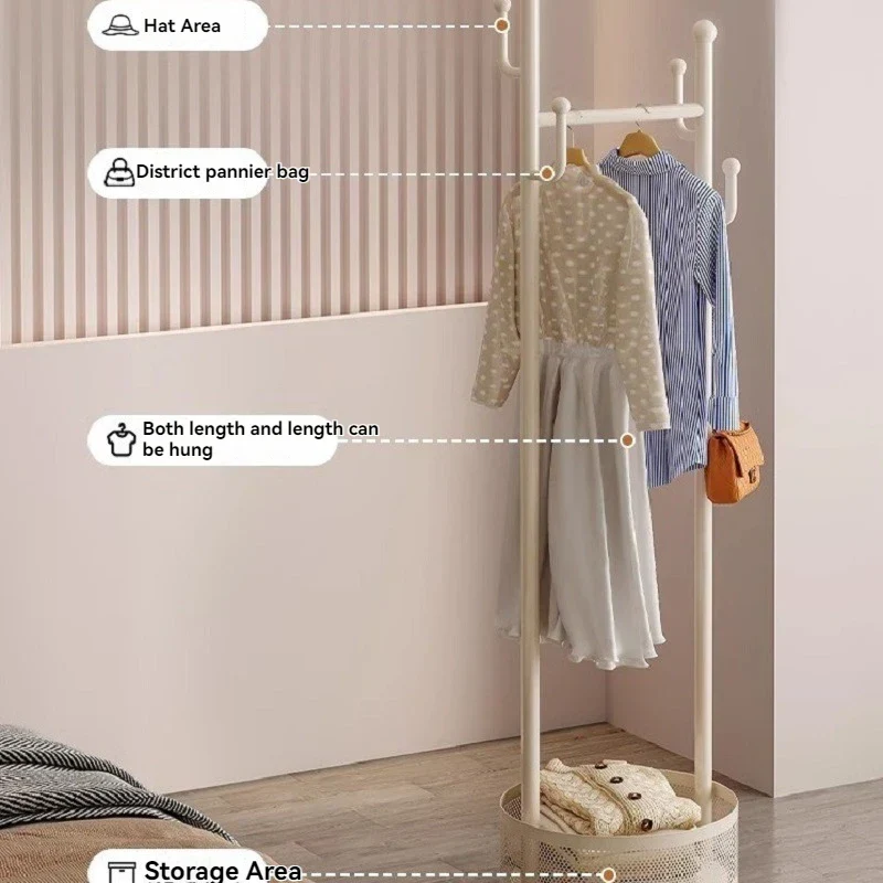 Portant domestique en fer forgé à roulettes — compact avec panier à linge