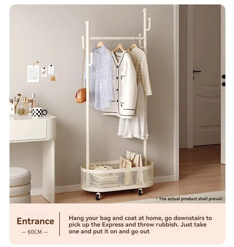 Portant domestique en fer forgé à roulettes — compact avec panier à linge