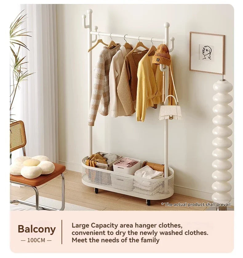 Portant domestique en fer forgé à roulettes — compact avec panier à linge