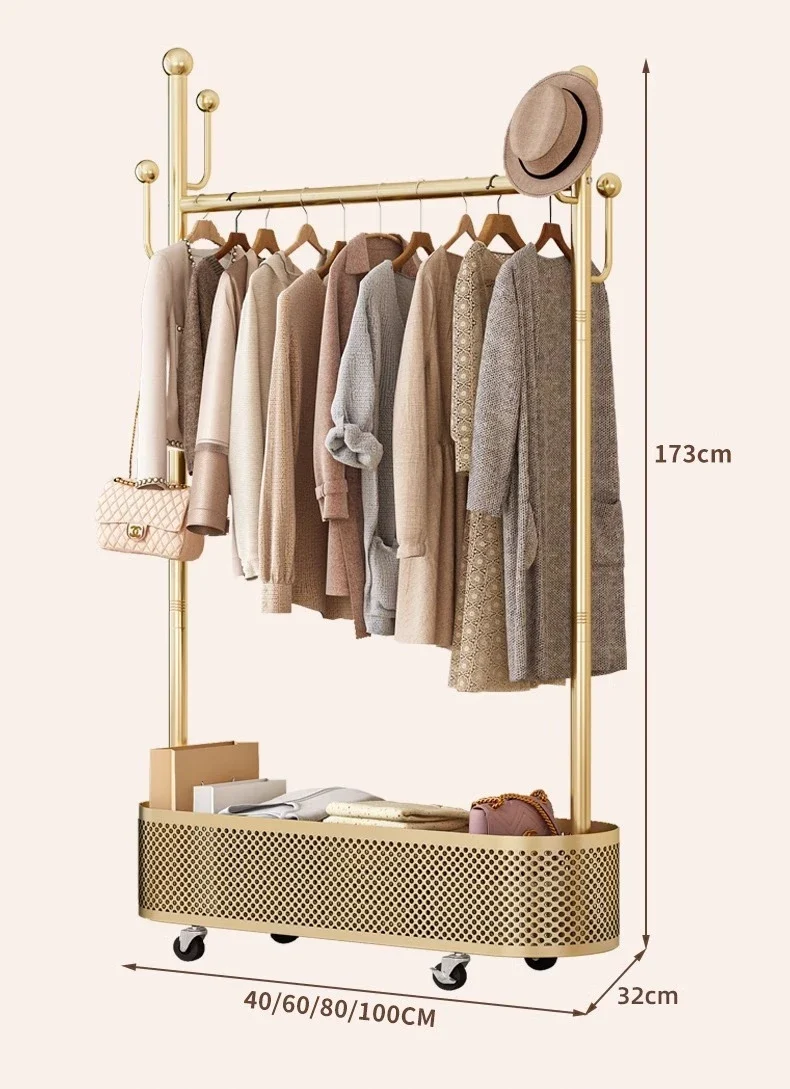 Portant domestique en fer forgé à roulettes — compact avec panier à linge