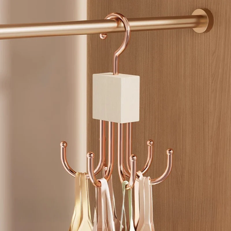 Cintre rotatif 360° bois & métal — porte-ceintures multi-crochets