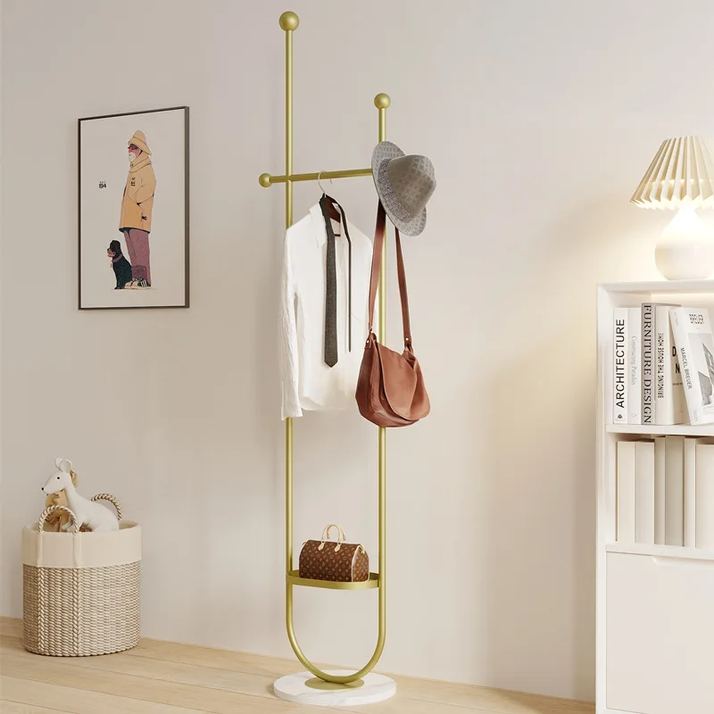 Portant sur pied portable — porte-vêtements et chapeaux moderne pour chambre ou présentation en boutique