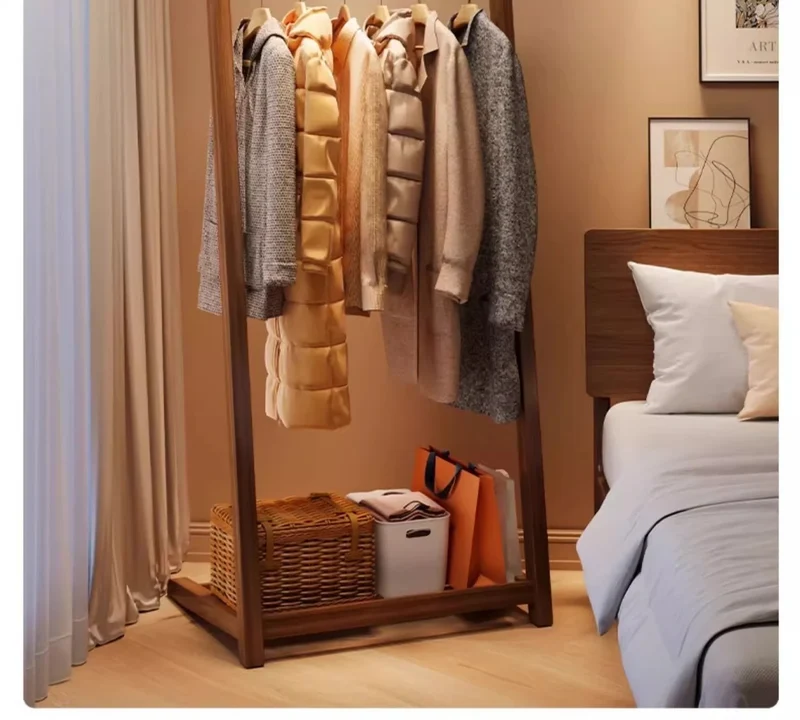 Portant compact en bambou — petit porte-vêtements de chevet/dortoir