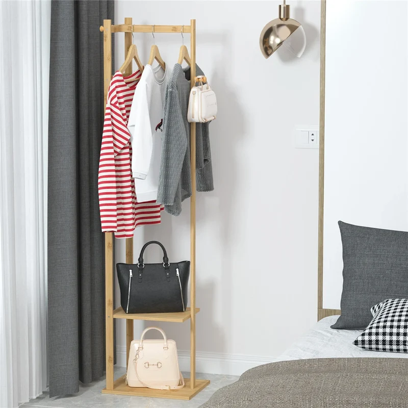 Portant d’angle en bambou — porte-manteaux avec étagères, compact et chaleureux