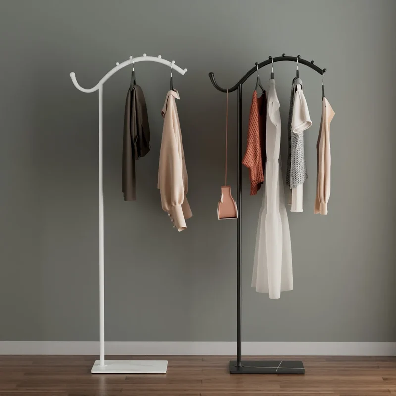 Portant d’angle sur pied — présentoir de vêtements pour hôtel ou boutique