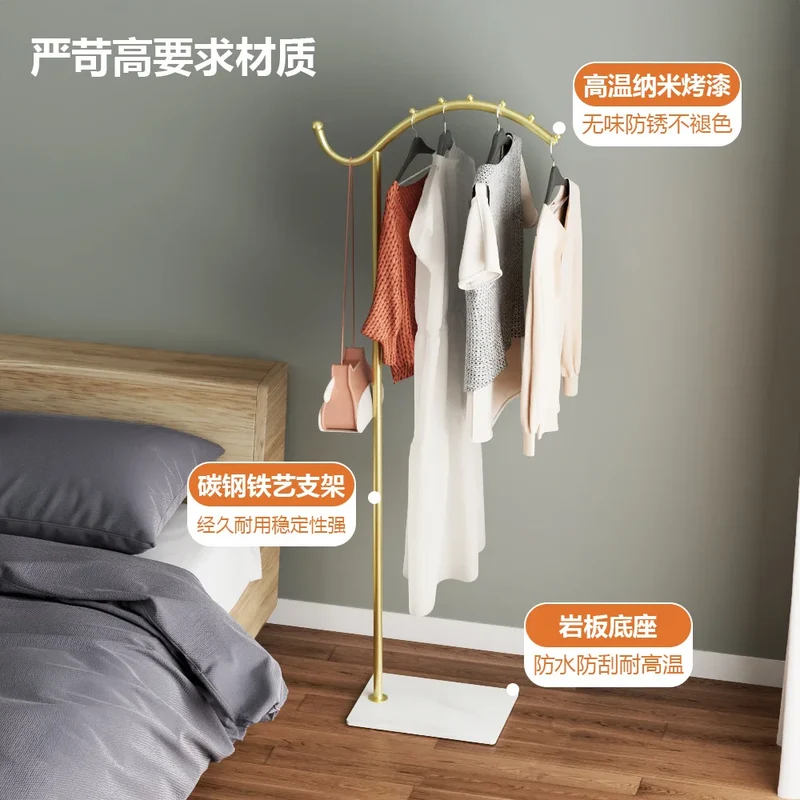 Portant d’angle sur pied — présentoir de vêtements pour hôtel ou boutique