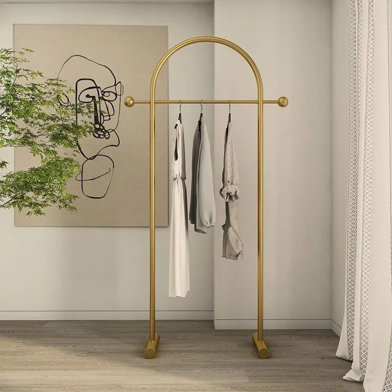 Penderie d’angle sur mât — rangement suspendu pour chambre, structure en acier inoxydable