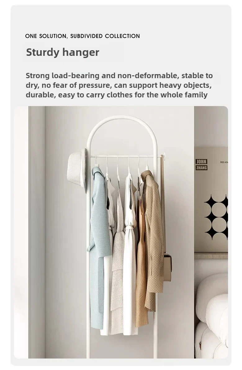 Portant au sol en métal — ligne épurée, faible encombrement pour chambre et salon