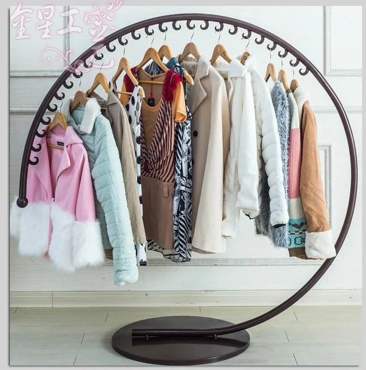 Portant Doré Moderne sur Pied – Présentoir à Vêtements pour Salon, Chambre et Boutique