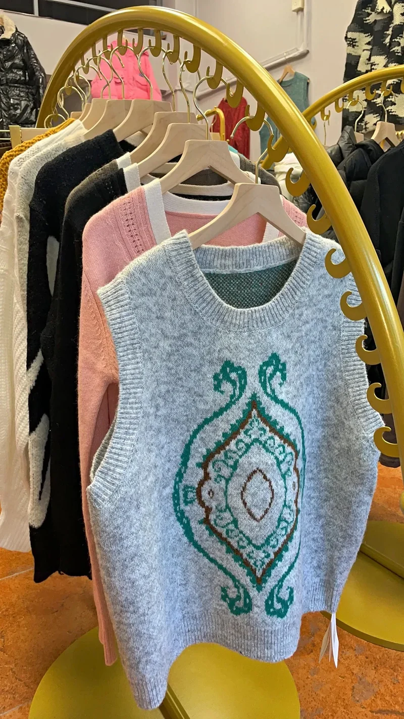 Portant Doré Moderne sur Pied – Présentoir à Vêtements pour Salon, Chambre et Boutique