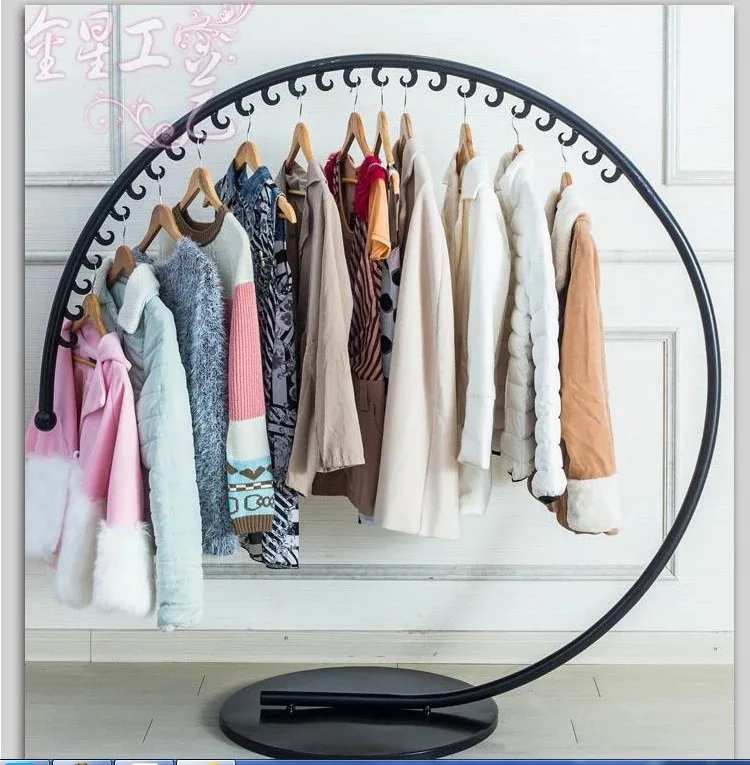 Portant Doré Moderne sur Pied – Présentoir à Vêtements pour Salon, Chambre et Boutique