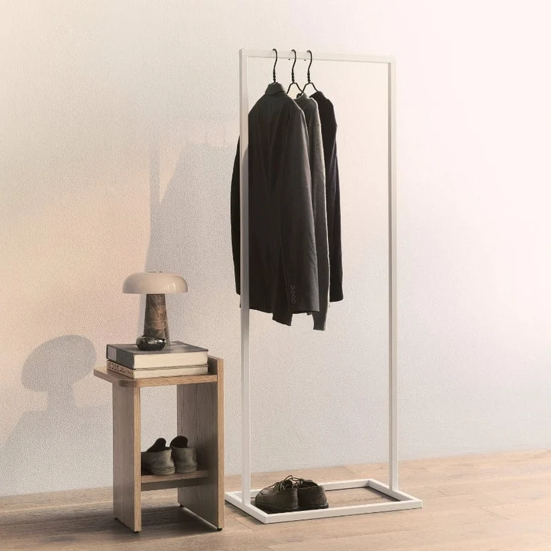 Frame Little Georgia - Portant à vêtements blanc avec pieds industriels carrés