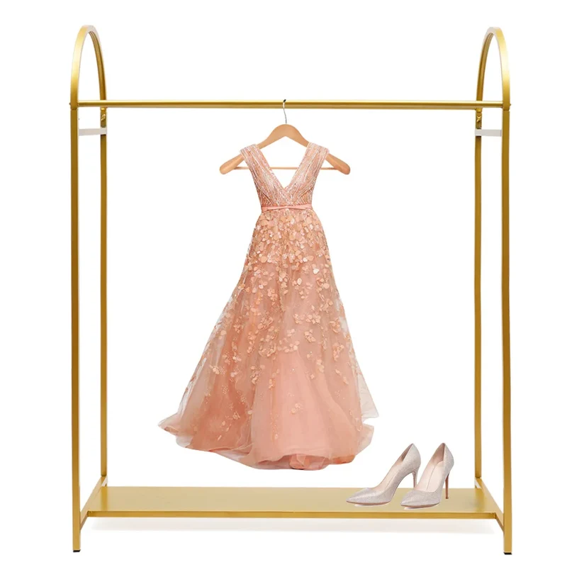 Portant Doré Robuste en Fer avec Étagères – Présentoir Élégant pour Robes de Mariage, Boutique et Événements