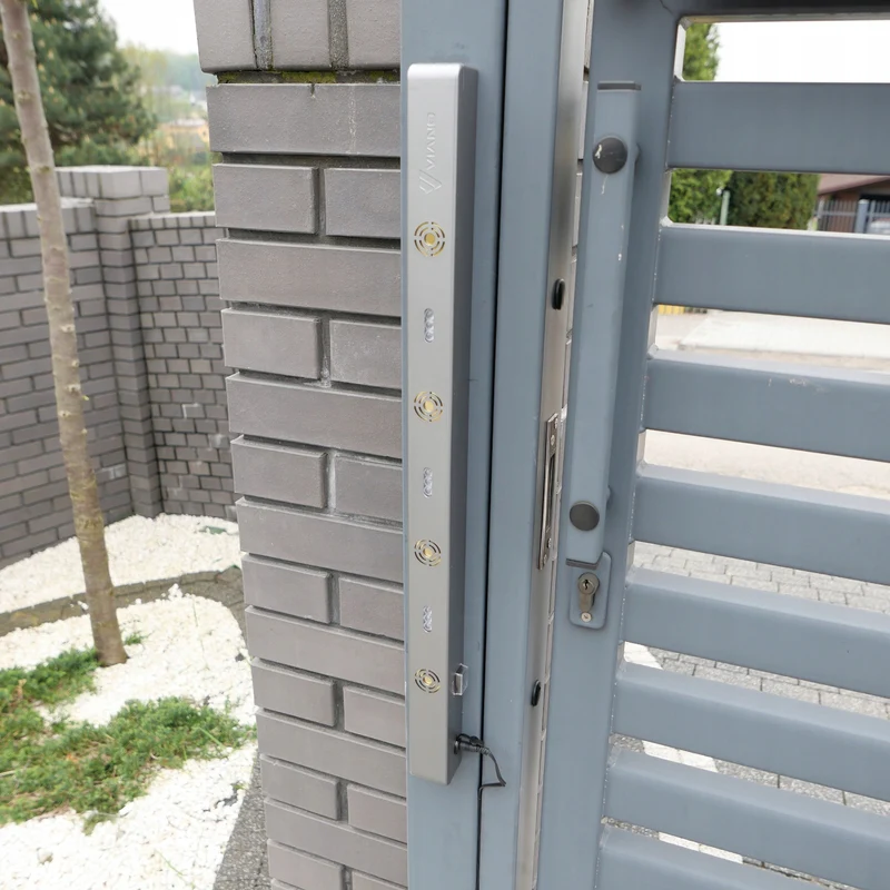 Viano repeller for rodents, martens, mice, rats, weasels, three strobe panels, four speakers, Long Strob