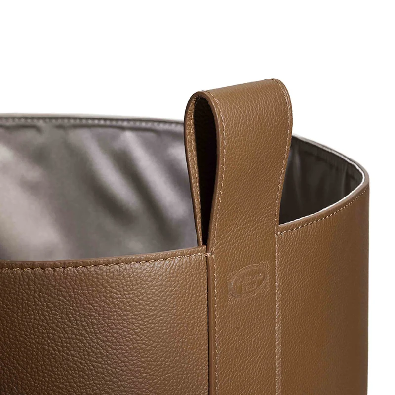 Leather Container LEATHER BASKET by Simona Cremascoli for Poltrona Frau