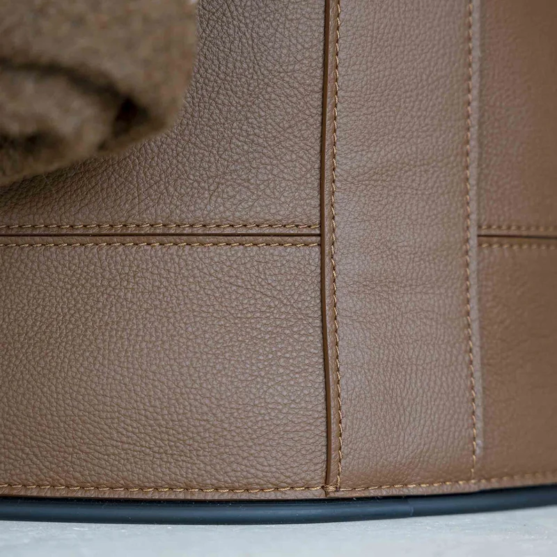 Leather Container LEATHER BASKET by Simona Cremascoli for Poltrona Frau
