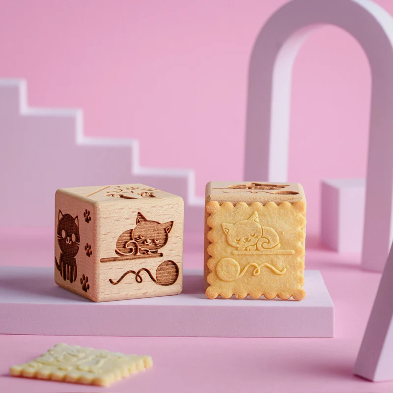 Goody Woody engraved cake cube, 6 cm, beech wood, 6 designs, cats